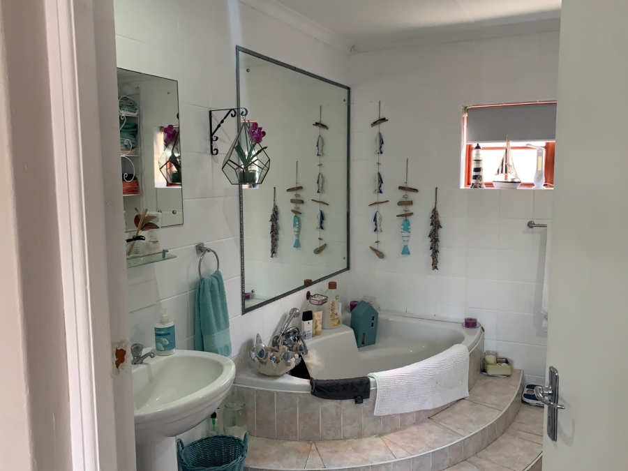 5 Bedroom Property for Sale in Fraaiuitsig Western Cape
